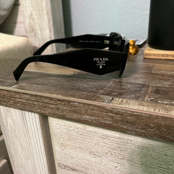 Prada PR 17WS Black Plastic Rectangle Sunglasses Grey Lens - Picture 3 of 8